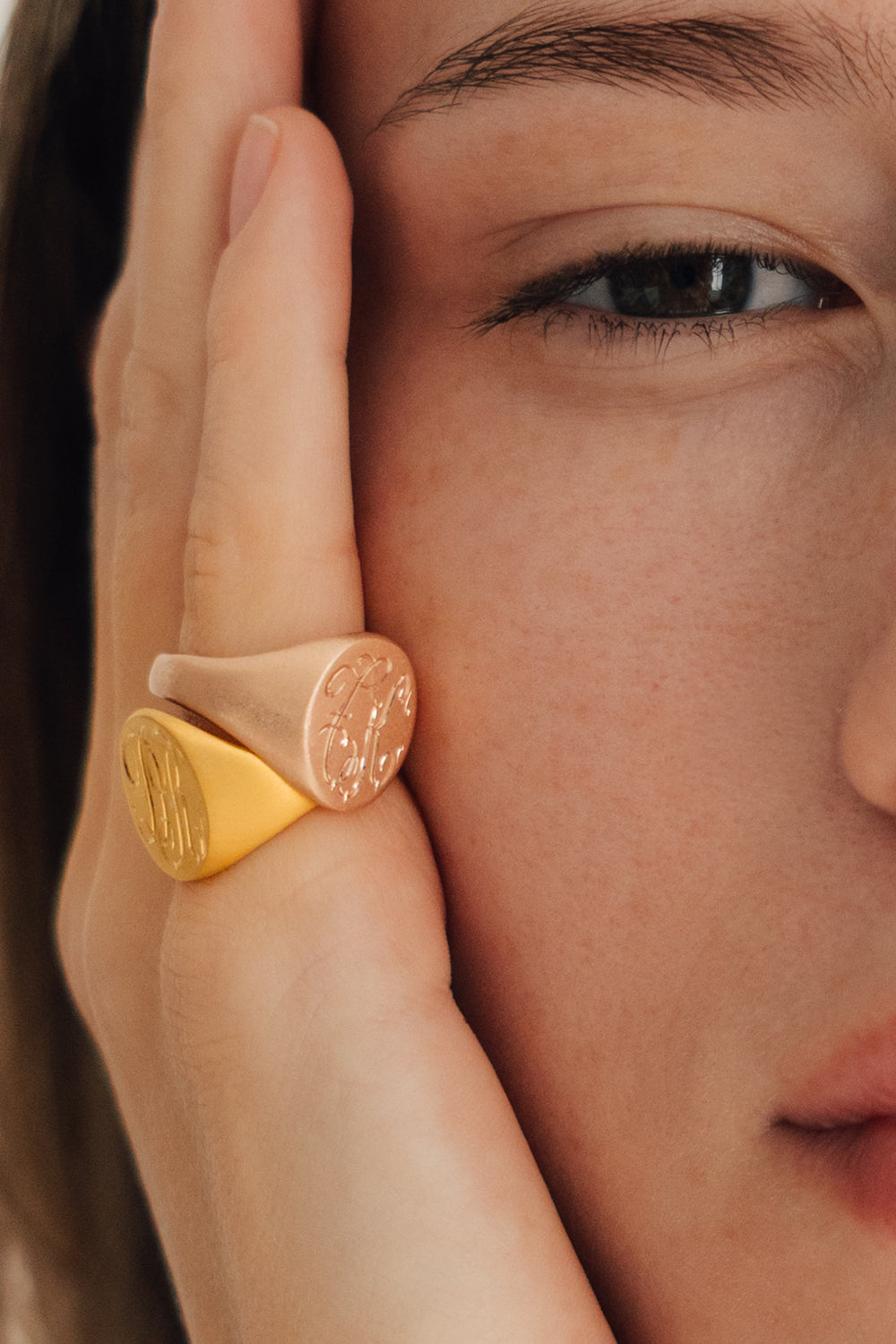 ANILLO SIGNET OVAL ORO 18K